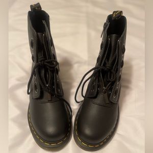 (BRAND NEW) Dr. Martens